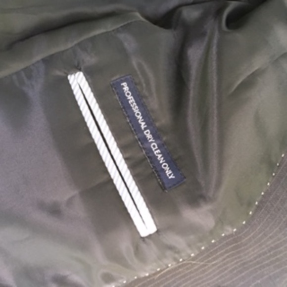 Navy Pinstripe 90% off New with Tags Tommy Hilfiger 2-Button - Picture 7 of 8